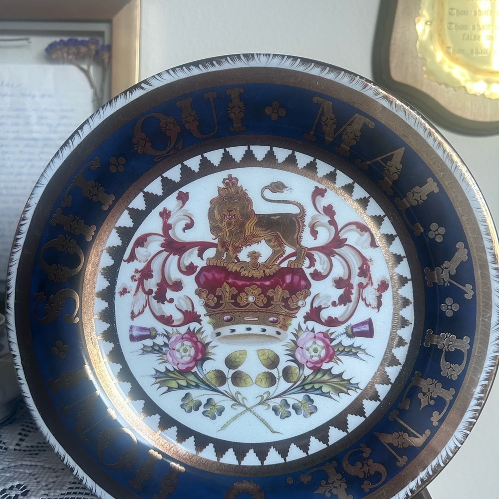Regal Crest Accent Plate in Blue and Gold